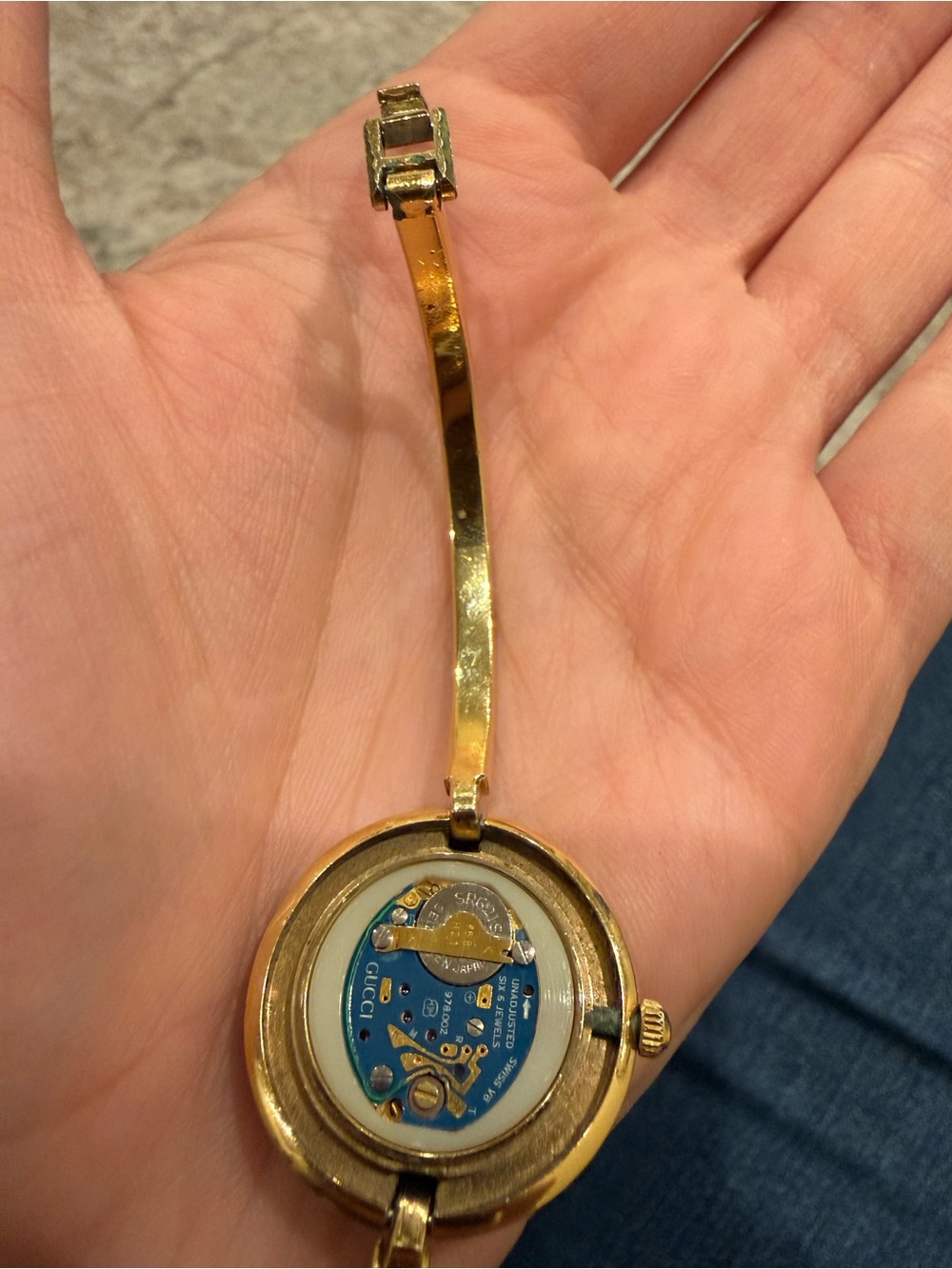 Gucci Bezel Gold-Tone Bangle Watch with 1 Black Bezel - Picture 7 of 9